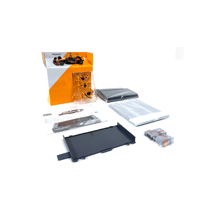 Burago 1/43 2024 McLaren MCL38 Pitstop Diorama Norris