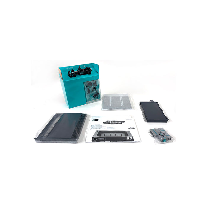 Burago 1/43 2024 Mercedes F1W15 Pitstop Diorama Russell