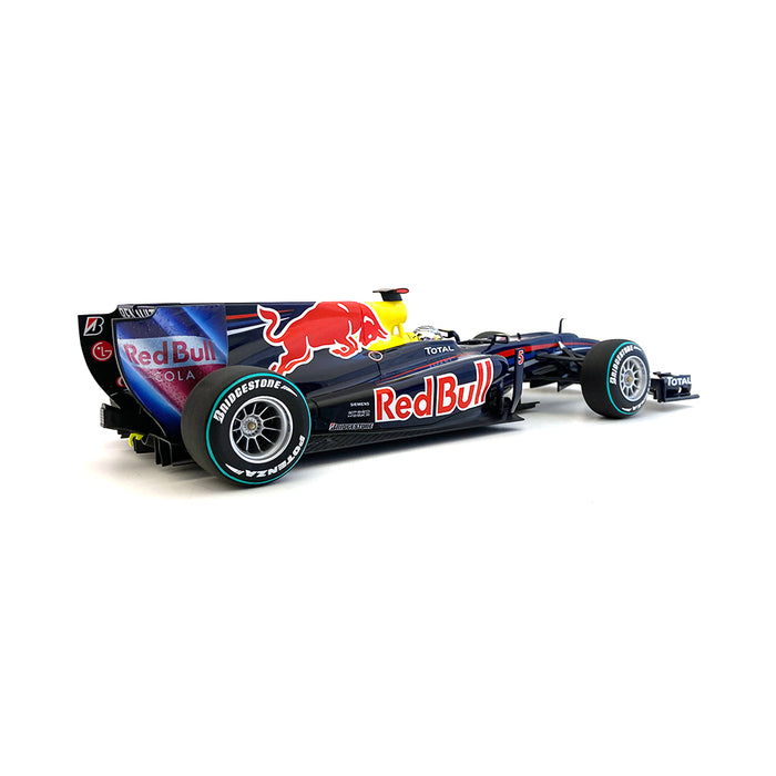 Minichamps 1/18 2010 Red Bull RB6 Vettel Abu Dhabi 110100105